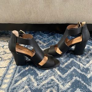 American eagle heels size 5. Worn once. Great condition.